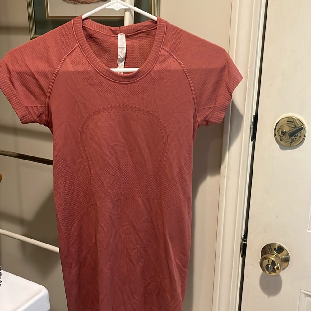 Lululemon T-Shirt